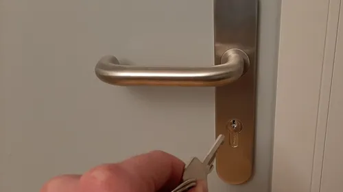 Plomberie ou serrurerie : comment ne plus se faire arnaquer ?